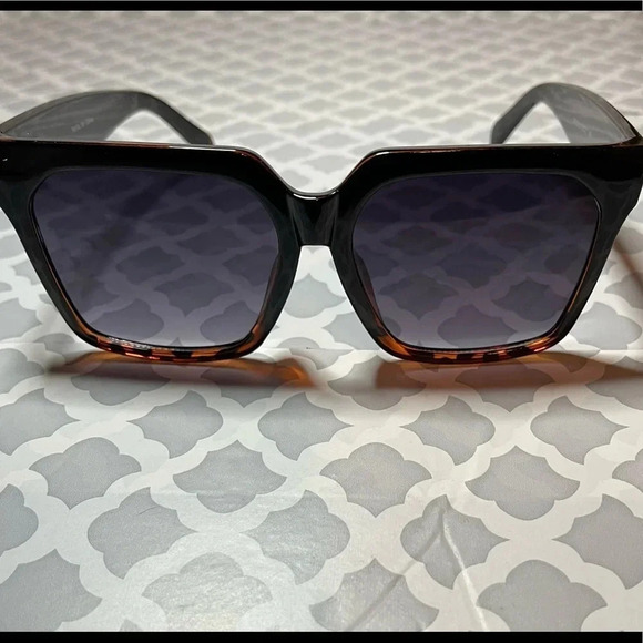 Large Flat Top Square Women Oversize Fashion Sunglasses - Picture 2 of 5